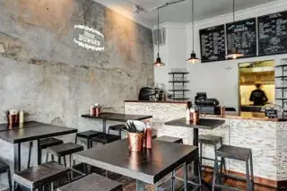 210129_restaurant-holy-burger Das Restaurant Holy Burger innen