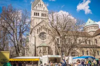Wochenmarkt am St-Anna-Platz Wochenmarkt am St-Anna-Platz