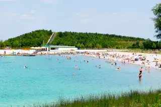 Türkises Wasser am Badestrand am Riemer See Türkises Wasser am Badestrand am Riemer See