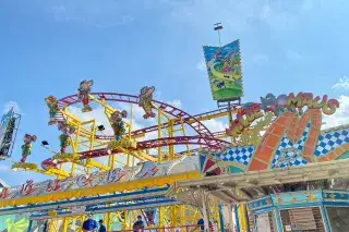 Das Fahrgeschäft Wilde Maus auf dem Oktoberfest Das Fahrgeschäft Wilde Maus auf dem Oktoberfest