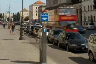 Parklizenz am Parkschein Automat kaufen.