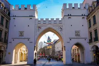 Fasching: München Narrisch am Karlstor am Stachus in der Altstadt.