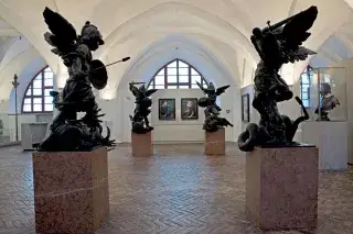 Die vier originalen Heldenputti im Moriskensaal des Münchner Stadtmuseums Die vier originalen Heldenputti im Moriskensaal des Münchner Stadtmuseums