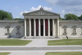 Blick auf die Glyptothek am Königsplatz