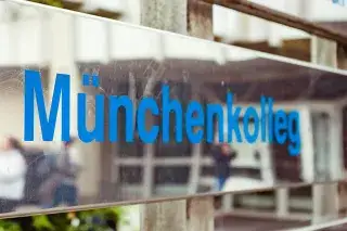 Eingang zum Städtischen Münchenkolleg in Giesing