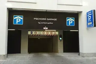 Die Einfahrt zur Pschorr Garage im Hackenviertel
