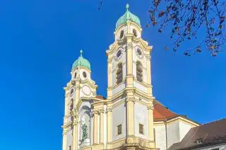 Sonniger Herbsttag bei Sankt Michael in Berg am Laim