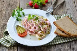 Bayerischer Wurstsalat Bayerischer Wurstsalat