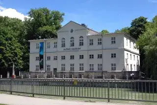 Das Alpine Museum auf der Münchner Praterinsel von außen