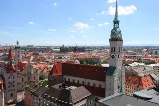 St. Peter ist die älteste Pfarrkirche Münchens St. Peter ist die älteste Pfarrkirche Münchens