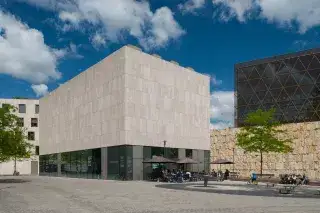 Das Jüdische Museum auf dem St-Jakobs-Platz von außen Das Jüdische Museum auf dem St-Jakobs-Platz von außen