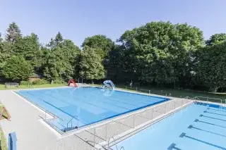 Zwei Becken im Bad Georgenschwaige Zwei Becken im Bad Georgenschwaige