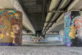 Auch unter der Brudermühlbrücke könnt ihr bunte Graffitis bewundern Auch unter der Brudermühlbrücke könnt ihr bunte Graffitis bewundern