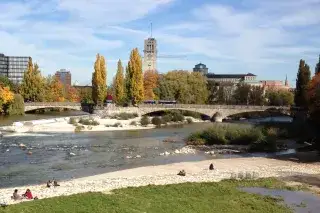 Blick auf die Corneliusbrücke im Herbst Blick auf die Corneliusbrücke im Herbst