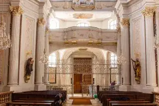 Die Dreifaltigkeitskirche von innen Die Dreifaltigkeitskirche von innen
