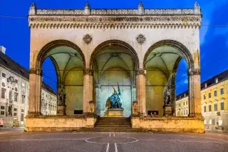 Die Feldherrnhalle bei Nacht Die Feldherrnhalle bei Nacht