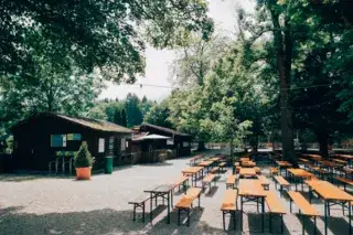 20210129_Biergärten_Geheimtipps Der noch leere Biergarten Forsthaus Kasten zwischen Neuried und Gauting