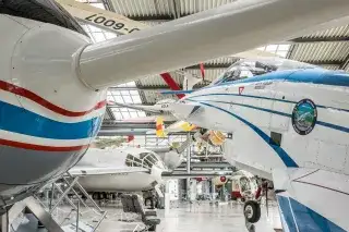 Flugzeuge sind in der Flugwerft Schleißheim ausgestellt