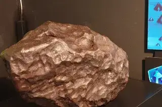 20210625_Museum_Mineralogia_München_ES Gibeon Eisenmeteorit aus Namibia im Reich der Kristalle