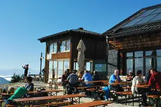 Hochries Gipfelhütte im Inntal