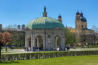 Hofgarten im Frühling