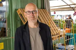 Architekt Rainer Hofmann auf dem Münchner Viktualienmarkt