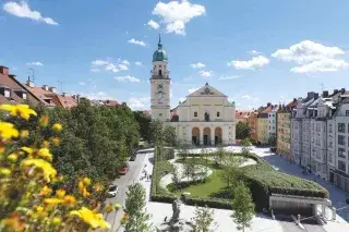 Blick auf den Josephsplatz und Sankt Joseph