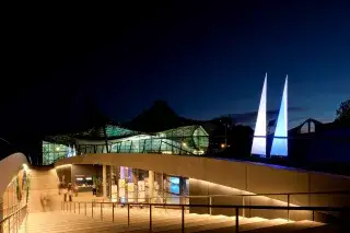 Der Eingang der Kleinen Olympiahalle im Olympiapark