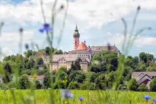 Kloster Andechs am Ostufer des Ammersees