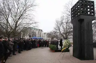 Kranzniederlegung auf dem Platz der Opfer des Nationalsozialismus