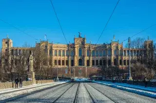 Maximilianeum mit blauem Himmel Maximilianeum mit blauem Himmel