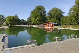 Das Naturbad Maria Einsiedel verzichtet auf Chlor und andere chemische Zusätze im Wasser