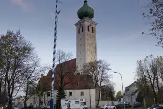 Die Kirche Maria Ramersdorf von außen Die Kirche Maria Ramersdorf von außen