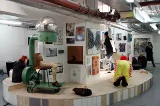 20210617_Kunstarkaden_ES Besucher in den Kunstarkaden