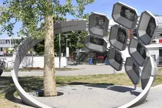 Das Denkmal "Für Euch" am OEZ erinnert an die Opfer des Attentats 2016 Das Denkmal "Für Euch" am OEZ erinnert an die Opfer des Attentats 2016