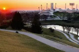 Sonnenuntergang im Olympiapark