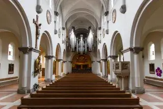 Die Pfarrkirche Sankt Anna von innen Die Pfarrkirche Sankt Anna von innen