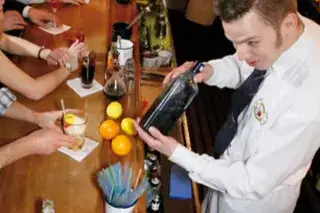 20210212_was_trinken_gehen Ein Barkeeper in der New York Bar