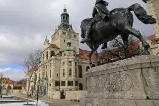 Das Reiterdenkmal für Prinzregent Luitpold vor dem Bayerischen Nationalmuseum