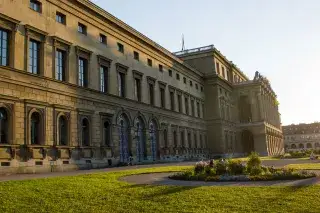 20201229_Spuren_der_Könige Die Fassade der Residenz im Hofgarten