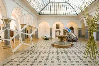Ausstellungsstücke in der Rathausgalerie Ausstellungsstücke in der Rathausgalerie