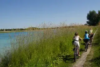 Radeln am Ufer des Riemer Sees Radeln am Ufer des Riemer Sees