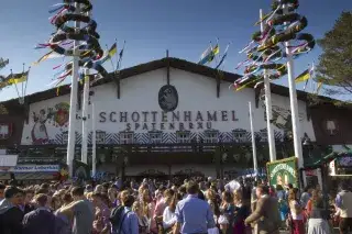 Die Schottenhamel Festhalle von außen