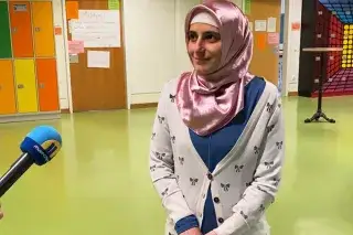 Schülerin im Städtischen Abendgymnasium beim Interview Schülerin im Städtischen Abendgymnasium beim Interview