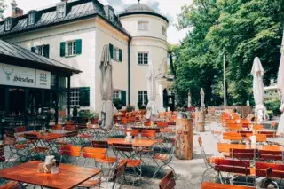 20210129_Biergärten_Geheimtipps 200 Plätze warten bei gutem Wetter auf Besucher im Biergarten Zum Sollner Hirschen