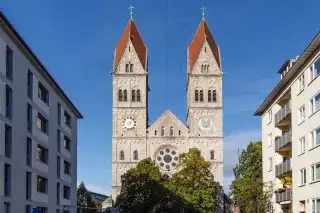 Die Pfarrkirche Sankt Benno in der Maxvorstadt von außen Die Pfarrkirche Sankt Benno in der Maxvorstadt von außen