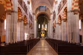 Die Pfarrkirche Sankt Benno in der Maxvorstadt von innen Die Pfarrkirche Sankt Benno in der Maxvorstadt von innen