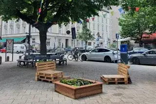 Eine Stadtterasse zum Entspannen in München