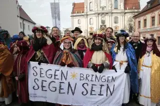 Die Sternsinger sind unterwegs Die Sternsinger sind unterwegs