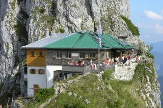   Tegernseer Hütte im Buchsteingebiet